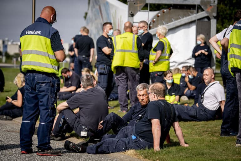 Vestas-medarbejdere nedlægger arbejdet efter lønforhandlinger