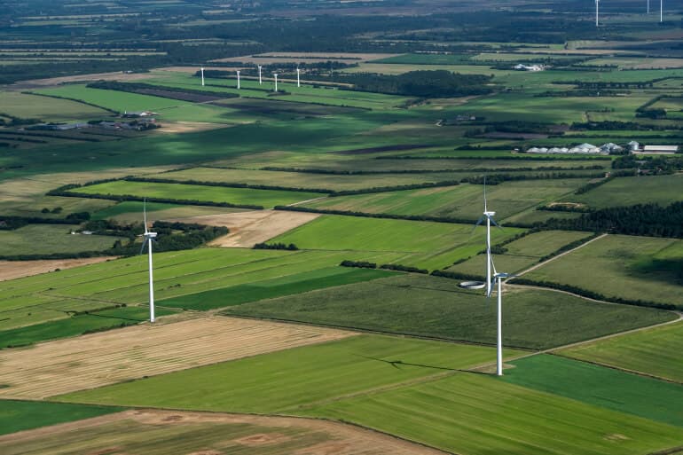 Ti kommuner står for 72 pct. af udbygningen af vedvarende energi