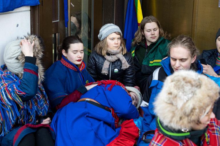 Politiet fjerner endnu en gang Gretha Thunberg og medaktivister i vindmølledemonstration  
