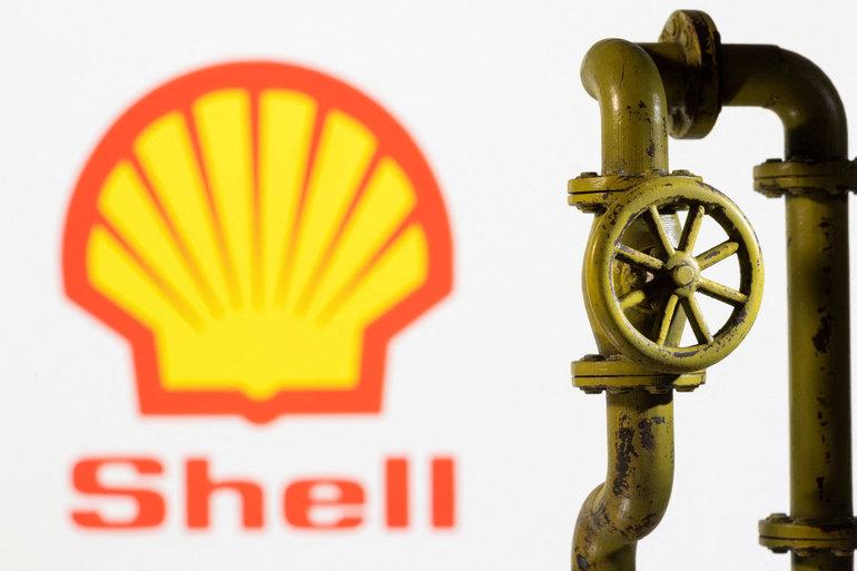 Faldende energipriser halverer Shells overskud efter guldrandet år
