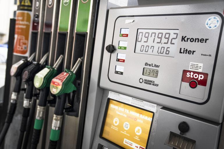 Brændstofdirektør ser risiko for fortsat høje benzinpriser