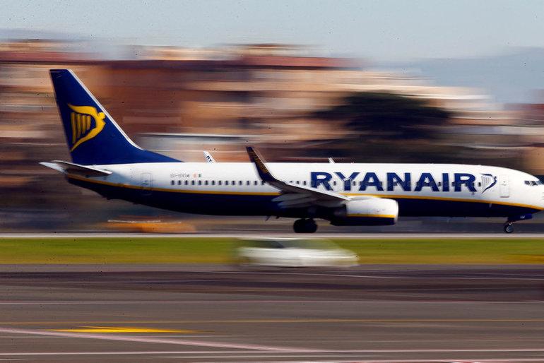 Højere brændstofpriser får Ryanairs overskud til at styrtdykke