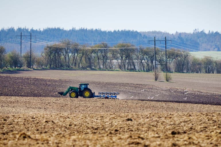 Klimaproblem kan pløjes ned i marken - og det bliver der