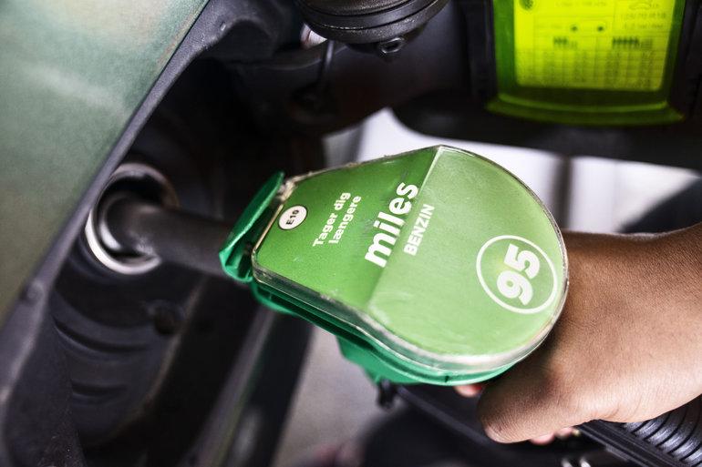 Forbrugere har udsigt til lavere benzinpriser